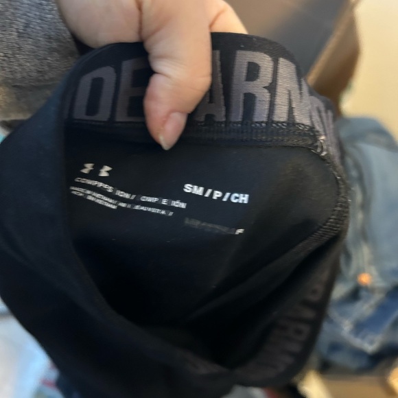 Under Armour Compression Capri Leggings - Picture 3 of 4